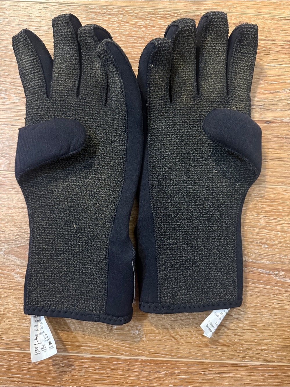 Scubapro Black Neoprene Five-Finger Dive Gloves - Picture 3 of 4